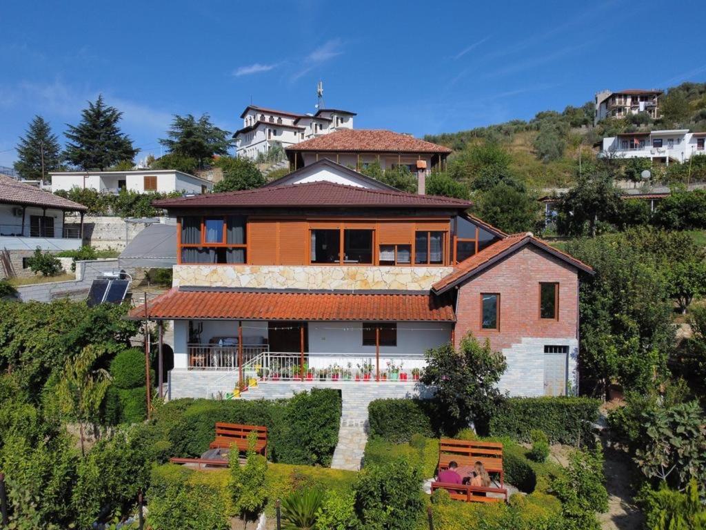 Guesthouse Emiljano Берат Экстерьер фото