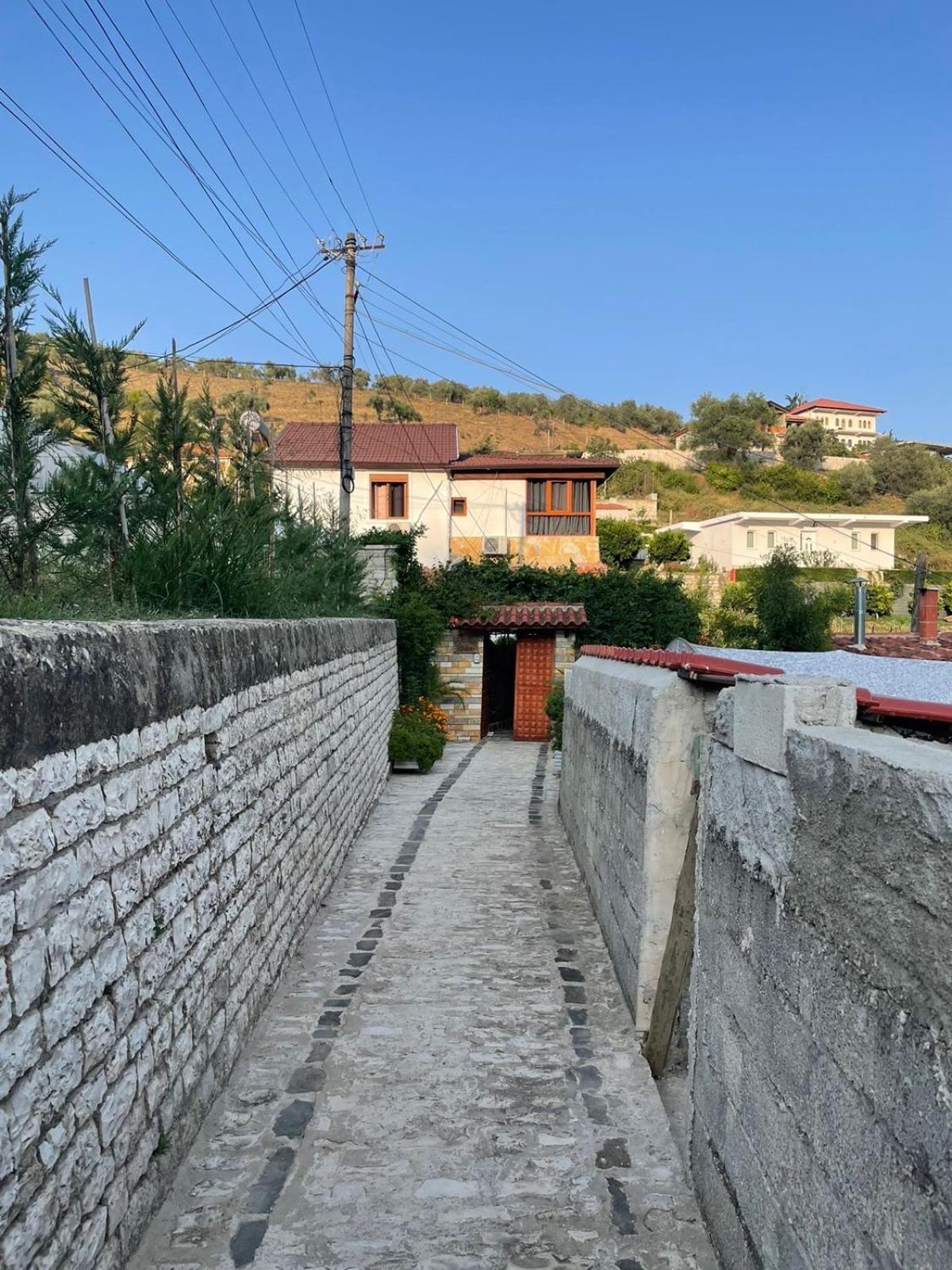 Guesthouse Emiljano Берат Экстерьер фото