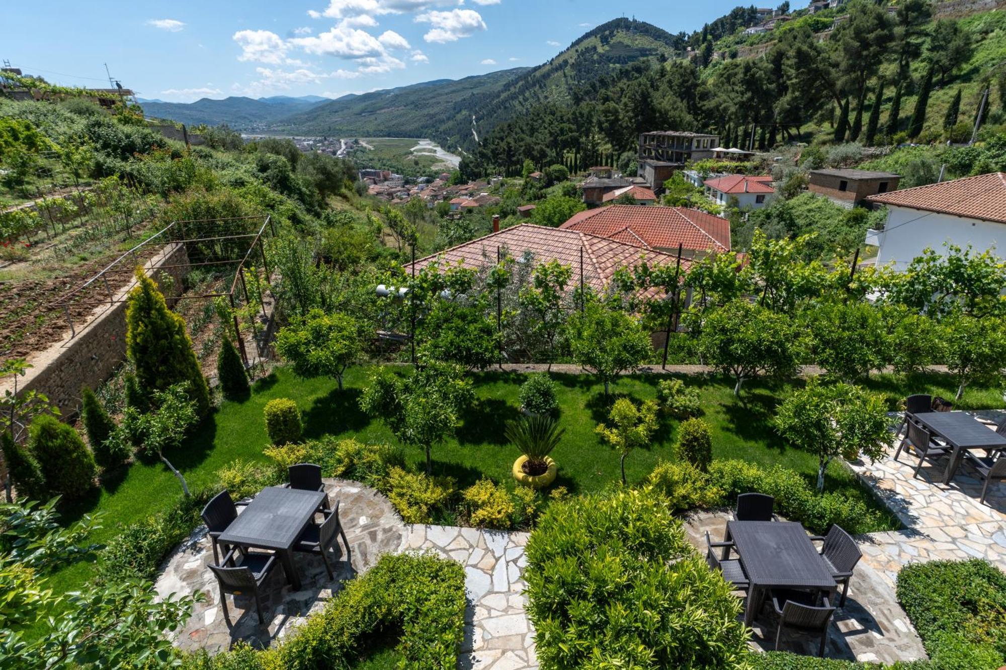 Guesthouse Emiljano Берат Экстерьер фото