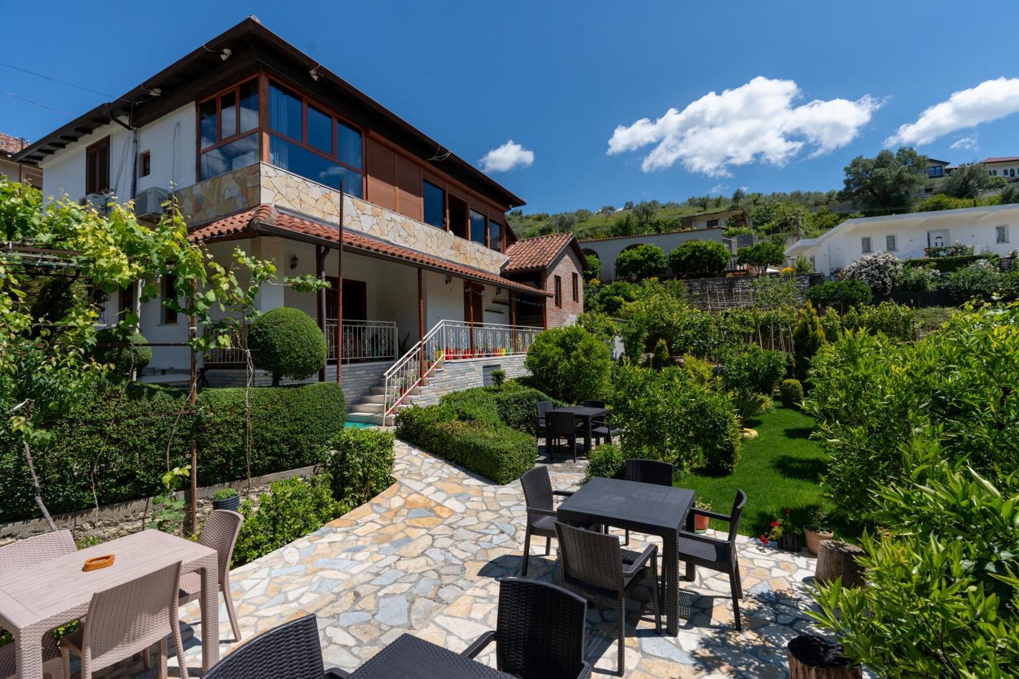 Guesthouse Emiljano Берат Экстерьер фото