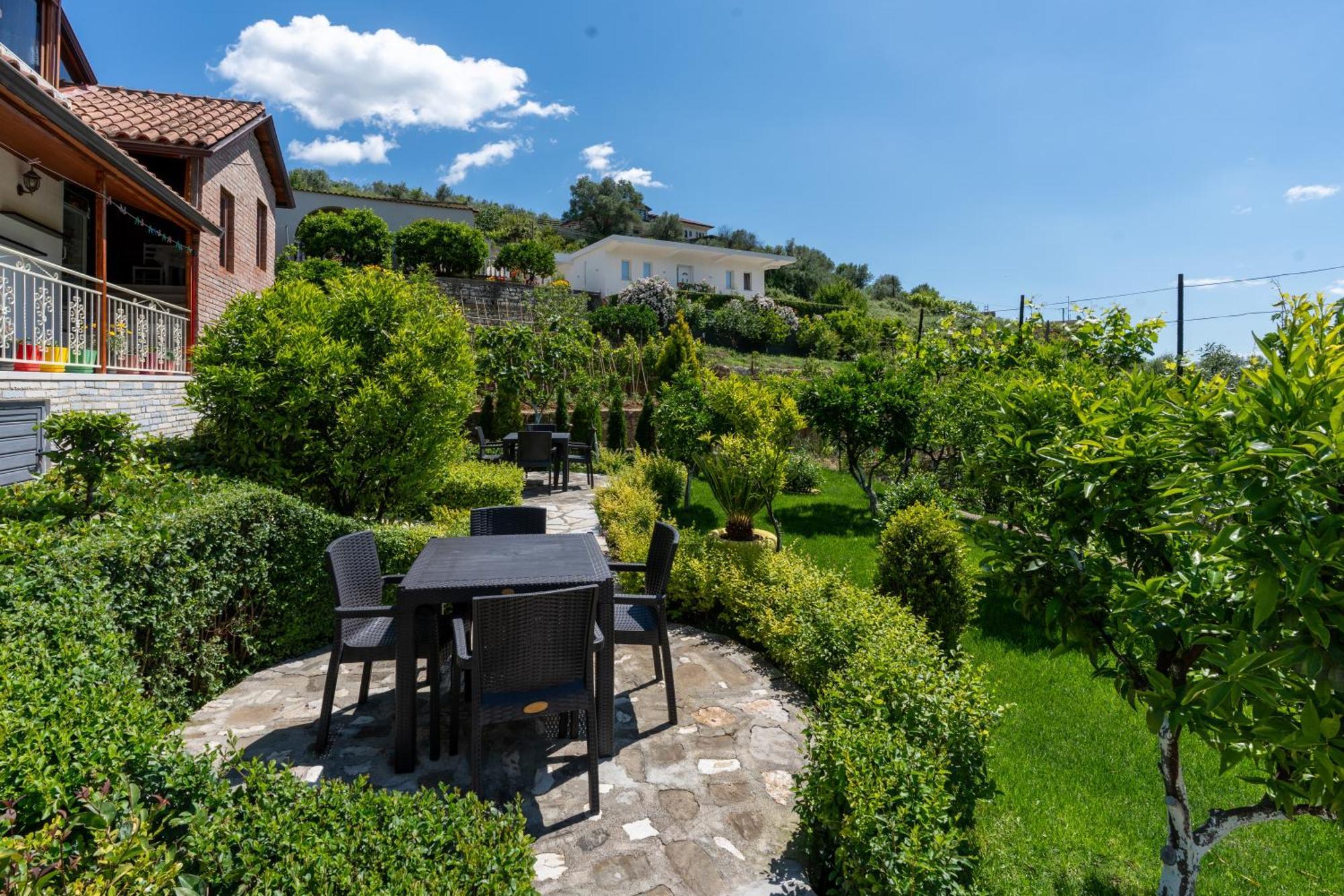 Guesthouse Emiljano Берат Экстерьер фото